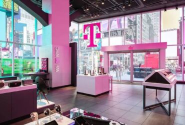 چیزهای فوق العاده سایه دار در فروشگاه های T-Mobile TPR متعلق به و اداره شده توسط Arch Telecom ادامه دارد