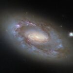 NGC 4102 با هسته‌ای پنهان زیر گاز متراکم رصد شد